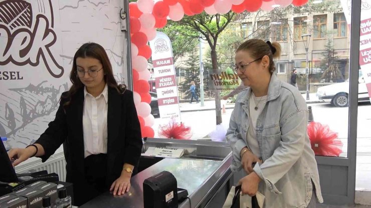 Çiftçiler üretiyor, valilik satıyor: İndirimli markete vatandaşlardan yoğun ilgi