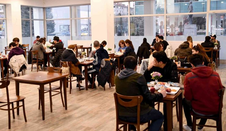 Öğrencilere yemek desteği Tepebaşı’nda