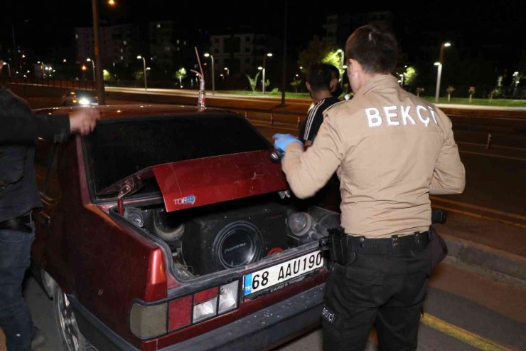 Ters yola girip polisleri peşine taktı, yakalanınca helallik istedi