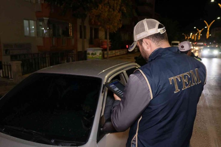 Aksaray’da polis uzun namlulu silahlarla ‘şok’ uygulama yaptı