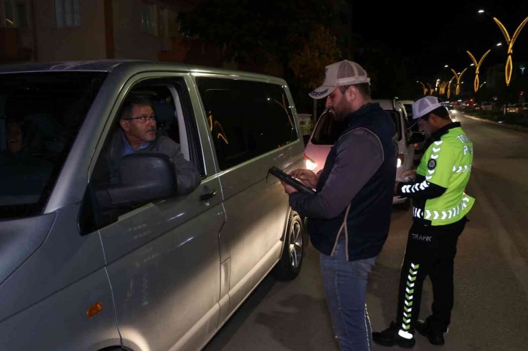 Aksaray’da polis uzun namlulu silahlarla ‘şok’ uygulama yaptı