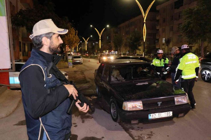 Aksaray’da polis uzun namlulu silahlarla ‘şok’ uygulama yaptı