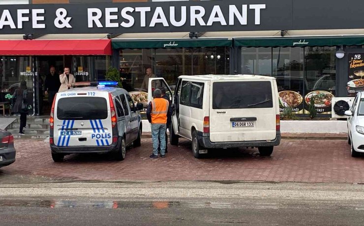 Kablo hırsızları lokantada mola verince yakalandı