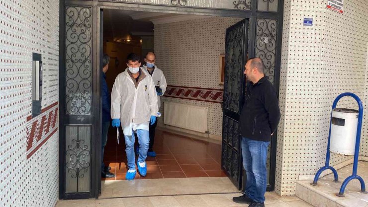 Oğlunu kaybeden doktor, sosyal medyada şarkı paylaşıp yaşamına son verdi