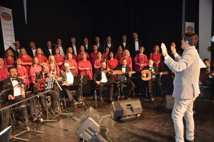 Eskişehir’de ünlü sanatçı Coşkun Sabah’ın konserine yoğun ilgi