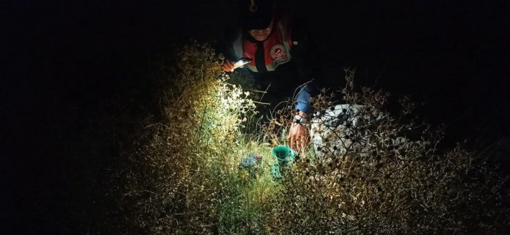 Aksaray jandarması kaçak avcıların akülü ses tuzağını bozdu