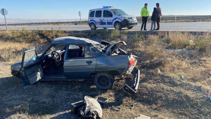 Konya’da takla atan otomobilden burunları kanamadan kurtuldular