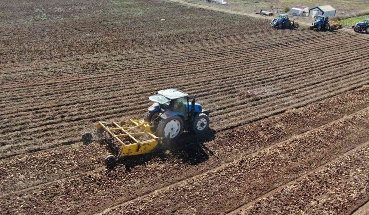 Hasat sonrası akına uğradı, kışlık patates ihtiyaçlarını ücretsiz elde ettiler