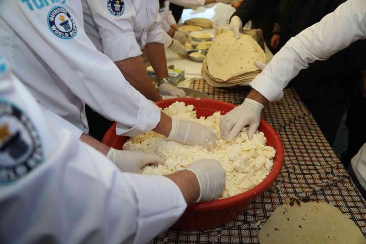 Konya Büyükşehir Kızılören’de mağaradan peynir çıkarma geleneğini yaşatıyor