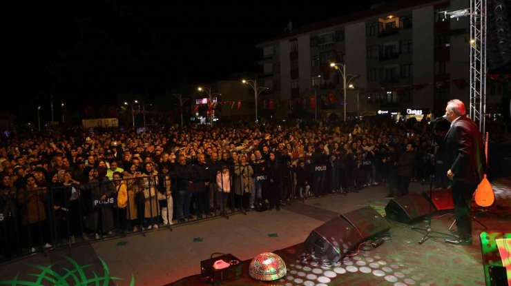 Konya Büyükşehir Akşehir ve Ereğli’de Cumhuriyet Konserleri düzenledi