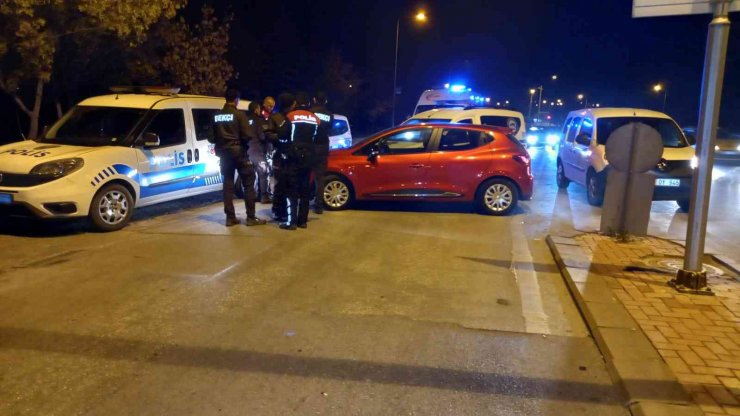 "Dur" ihtarına uymadı, polis aracına çarparak durabildi