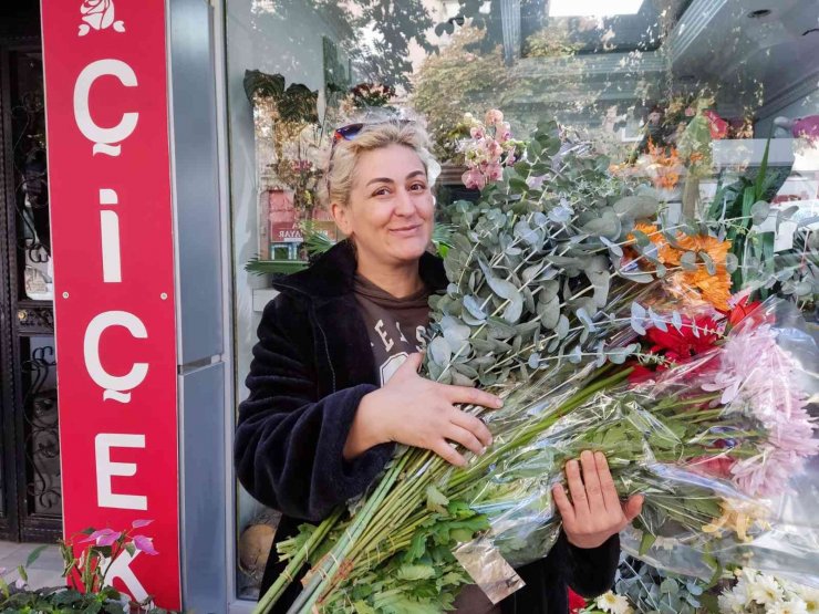 Öğretmenler Günü’nün hafta içi kutlanacak olması çiçekçilere yaradı