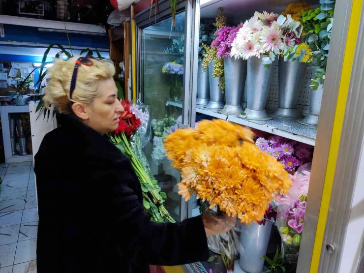 Öğretmenler Günü’nün hafta içi kutlanacak olması çiçekçilere yaradı