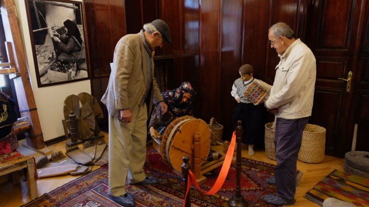 Aksaray’daki 95 yıllık Vali Konağı bal mumu heykellerle kentin kültür mirasını yaşatıyor