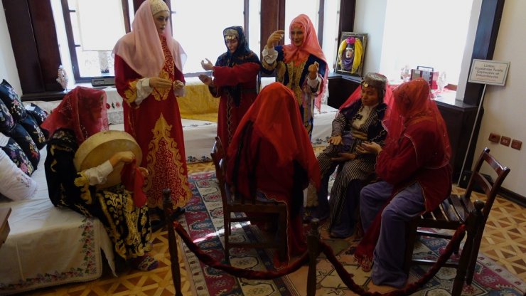 Aksaray’daki 95 yıllık Vali Konağı bal mumu heykellerle kentin kültür mirasını yaşatıyor