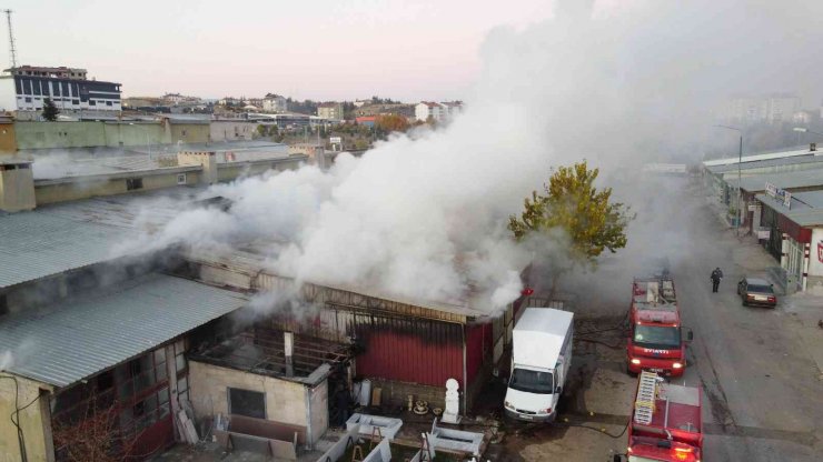 Konya’da sanayi sitesinde korkutan yangın