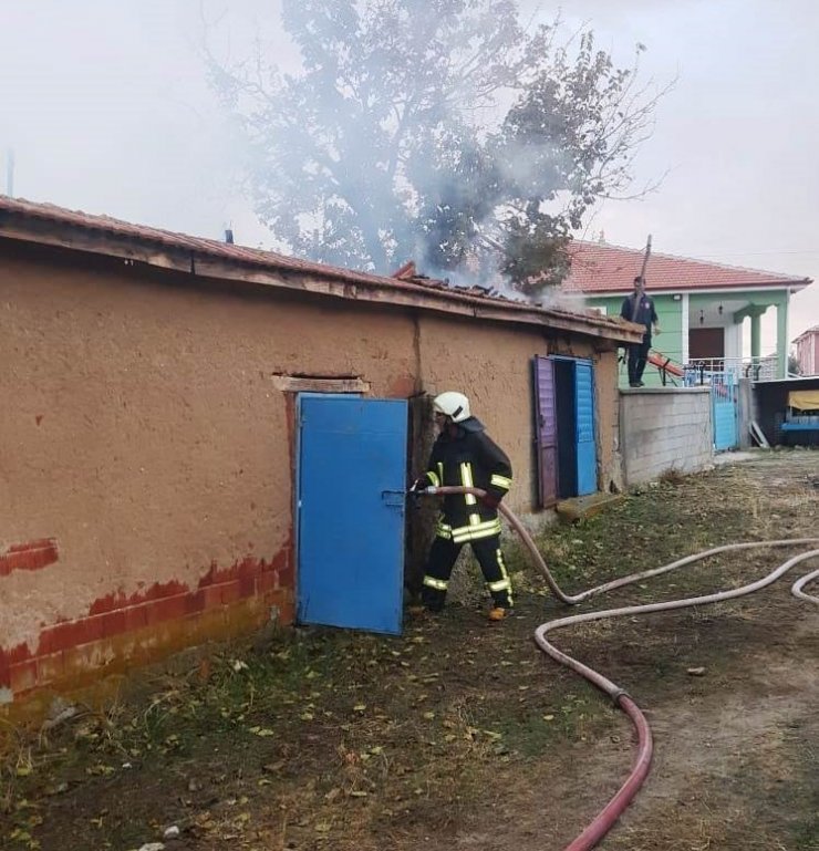 Konya’da ahır ve samanlık yangını