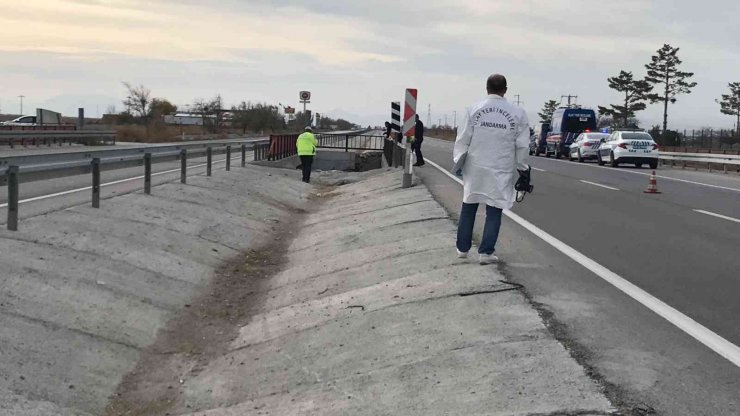 Konya’da otomobil tahliye kanalına uçtu: 3 ölü