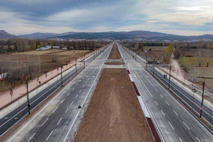 Cumhurbaşkanının adını taşıyor, beklenen bulvar trafiğe açıldı