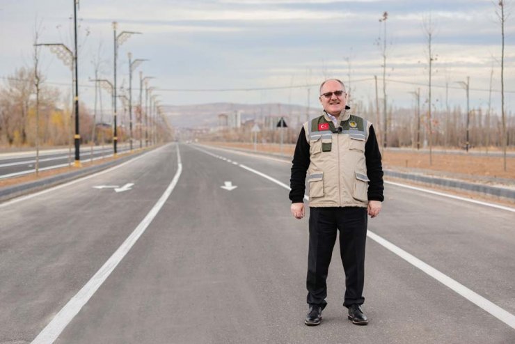 Cumhurbaşkanının adını taşıyor, beklenen bulvar trafiğe açıldı