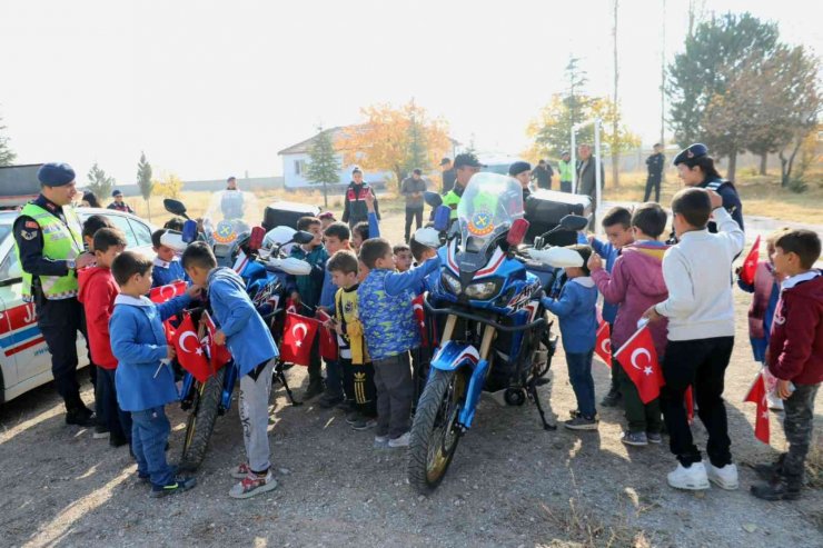 Jandarmadan öğrencilere trafik eğitimi