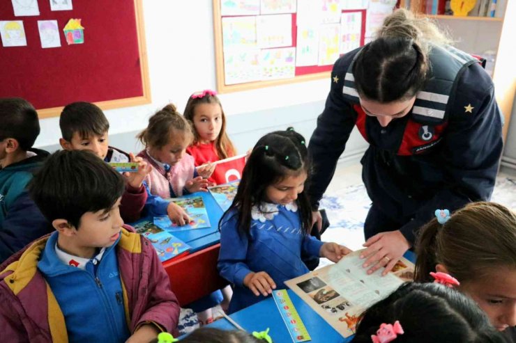 Jandarmadan öğrencilere trafik eğitimi