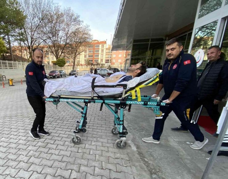 Kamyonet ile elektrikli üç tekerlekli bisiklete çarpıştı: 1 yaralı