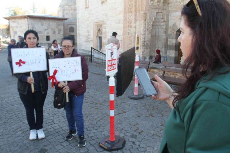 Kadınlar koca cinayetine kurban giden Ece’yi ölüm yıldönümünde andı