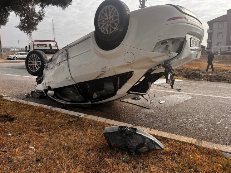 Aksaray’da 3 aracın karıştığı kazada 5 kişi yaralandı