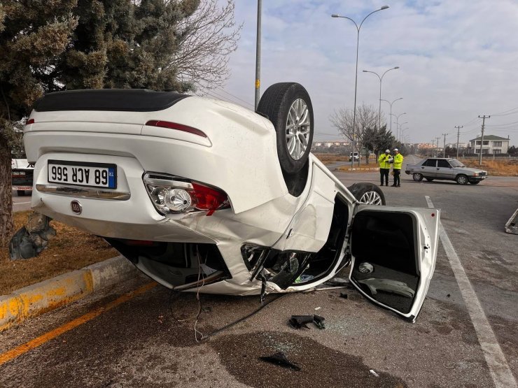 Aksaray’da 3 aracın karıştığı kazada 5 kişi yaralandı