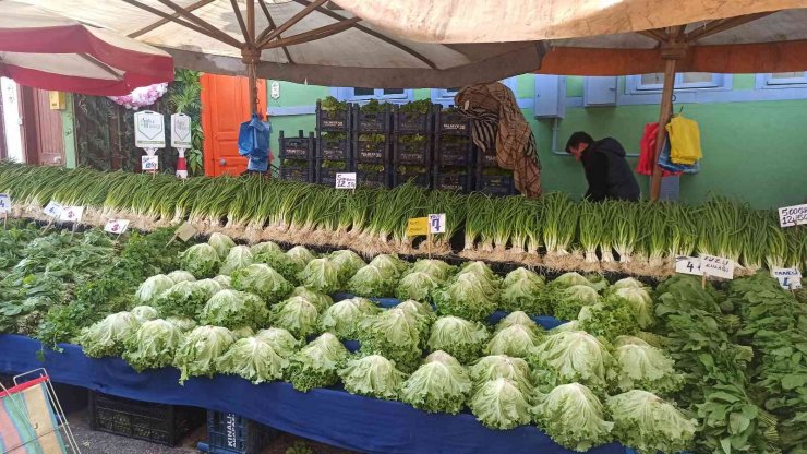 Semt pazarları marketlere göre neredeyse yarı yarıya ucuz