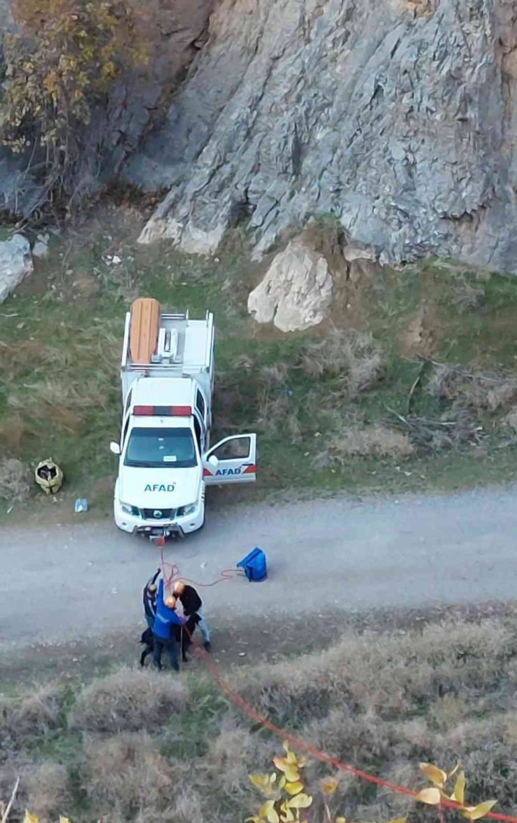 Konya’da dağlık alanda mahsur kalan keçileri AFAD kurtardı