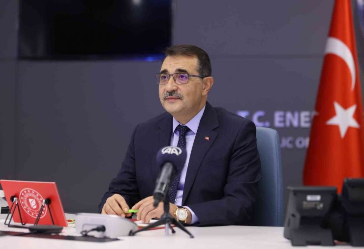 Bakan Dönmez: “İthal danışmanlarla Türkiye’nin enerjisini yönetmeye talip olmak enerji kapitülasyonlarına kapı aralamaktır”