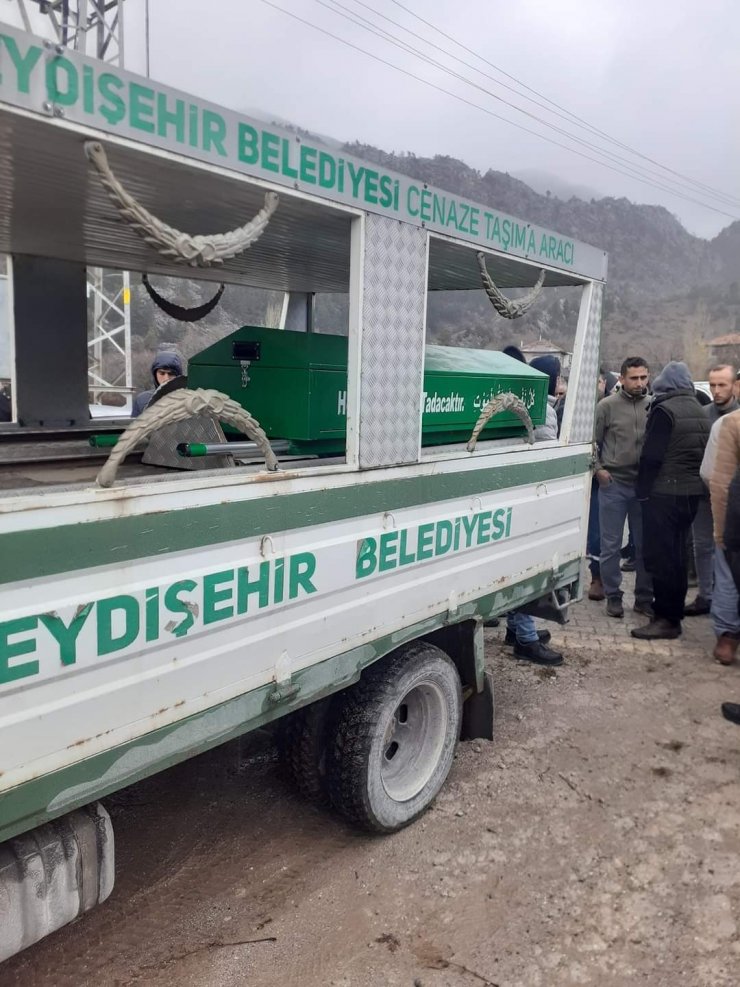 Trafik kazasında ölen genç son yolculuğuna uğurlandı