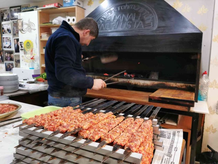 Babasından kalan meslekle babasının ismini yaşatıyor