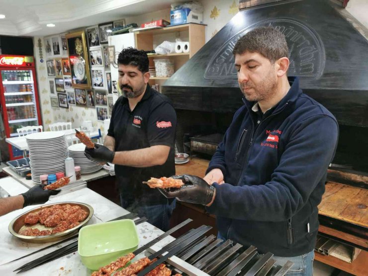 Babasından kalan meslekle babasının ismini yaşatıyor