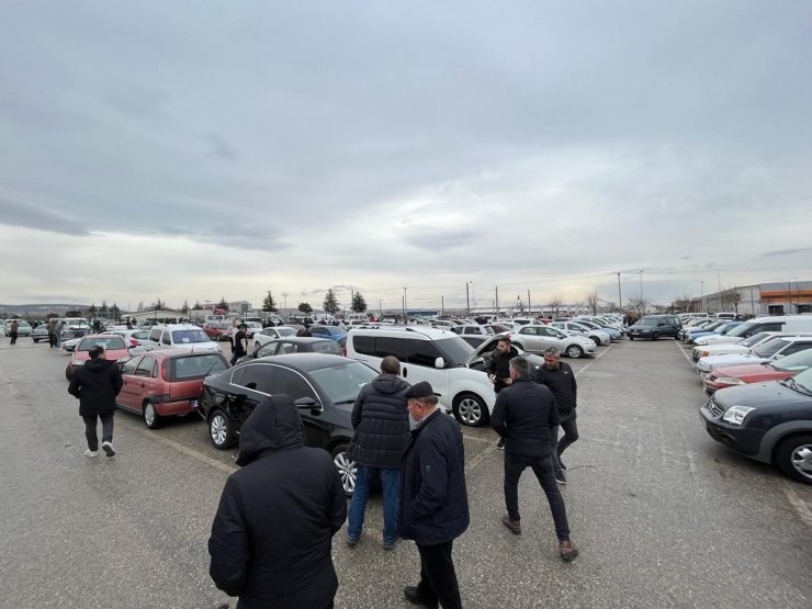 Asgari ücret zammı öncesi oto pazarlarında yoğunluk yaşanıyor