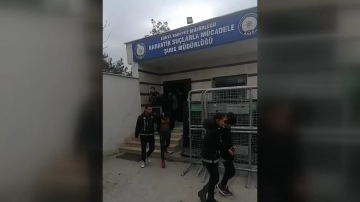 Baskın yapılan ev uyuşturucu imalathanesi çıktı