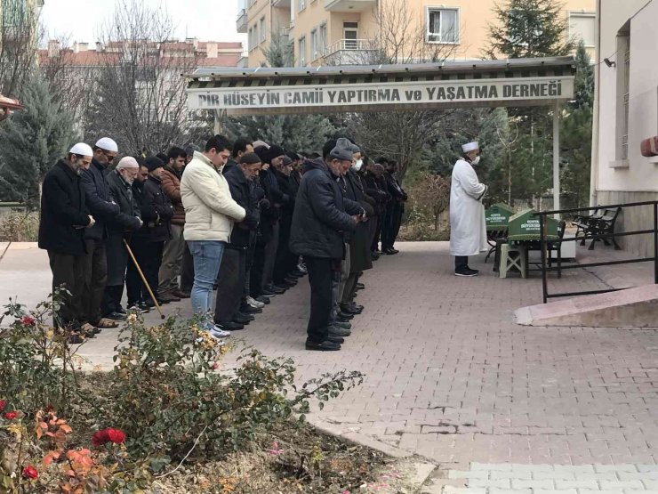 Cinnet getiren babaları tarafından öldüren kız kardeşler toprağa verildi