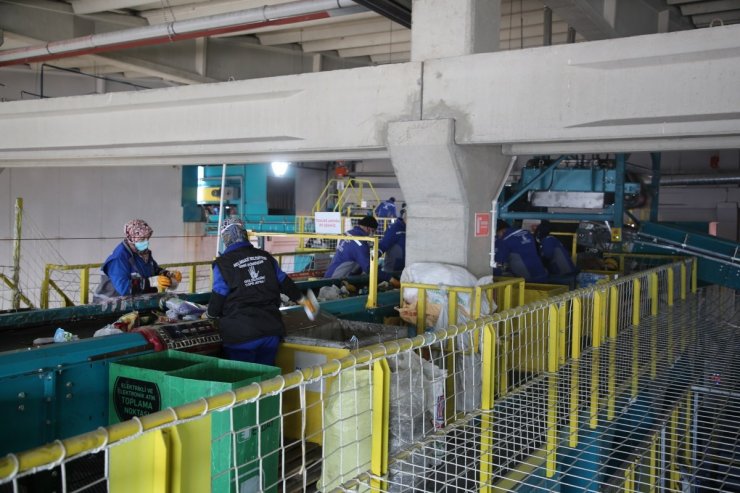 Melikgazi’de geri dönüşüm ile istihdam ve ekonomiye katkı devam ediyor