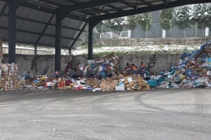 Melikgazi’de geri dönüşüm ile istihdam ve ekonomiye katkı devam ediyor