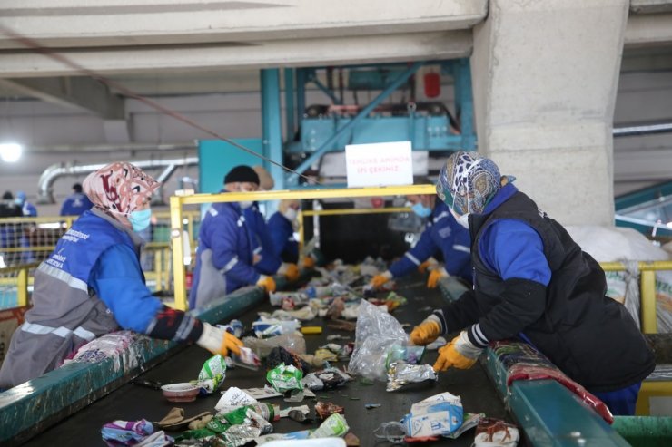 Melikgazi’de geri dönüşüm ile istihdam ve ekonomiye katkı devam ediyor