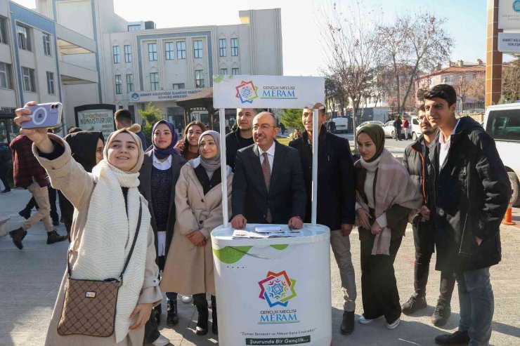 Meram Gençlik Meclisi’nden öğrencilere çorba ikramı