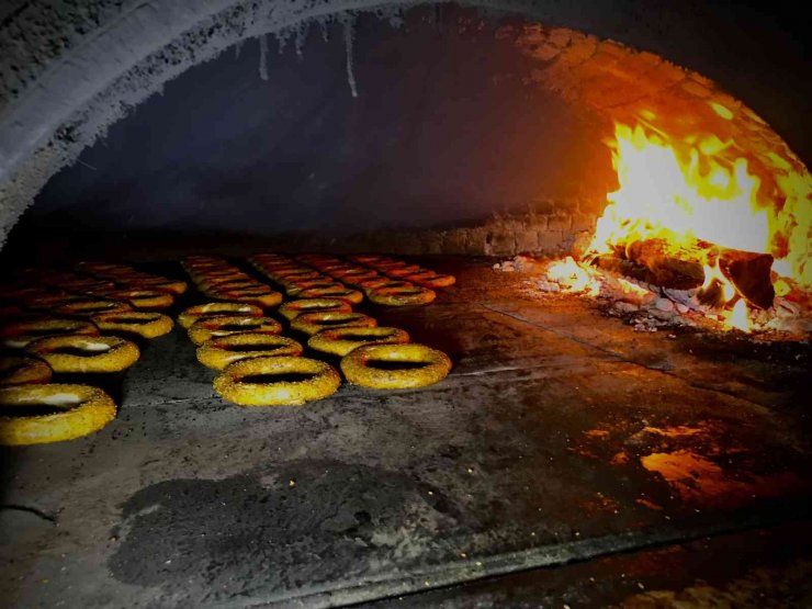 Osmanlı döneminde askerlere hediye verilen simitler, günümüzün vazgeçilmez lezzeti