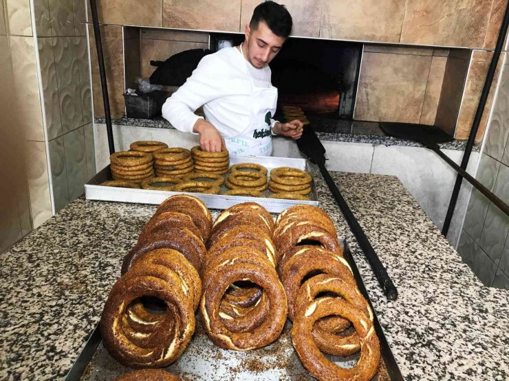 Osmanlı döneminde askerlere hediye verilen simitler, günümüzün vazgeçilmez lezzeti