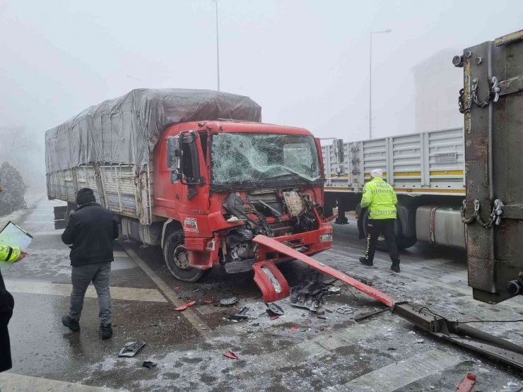 Aksaray’da yoğun sis kazalara neden oldu: 9 yaralı