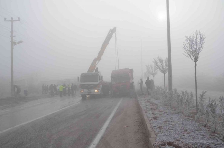 Okul servisi zincirleme kazaya karıştı: 18’i öğrenci 19 yaralı