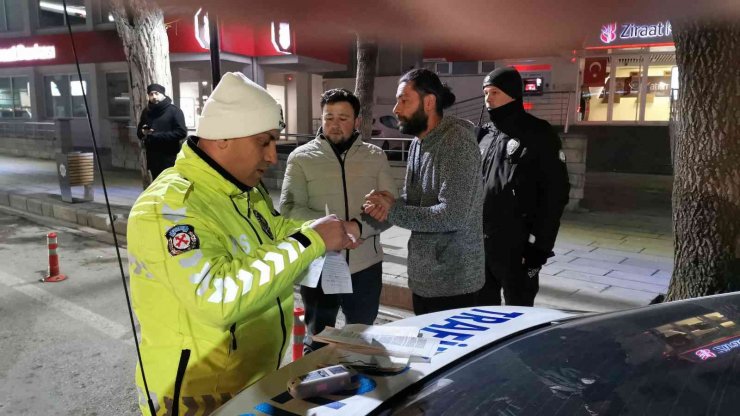 Ehliyetsiz ve alkollü sürücünün polislere söylediği sözler pes dedirtti