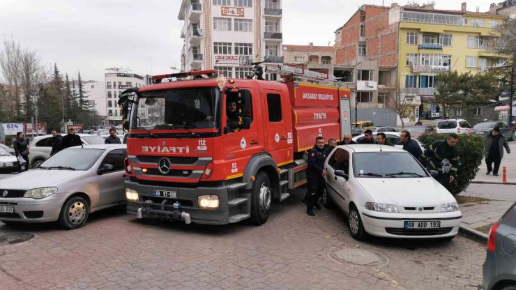 Depoda çıkan yangın itfaiye ve vatandaş seferberliğiyle söndürüldü