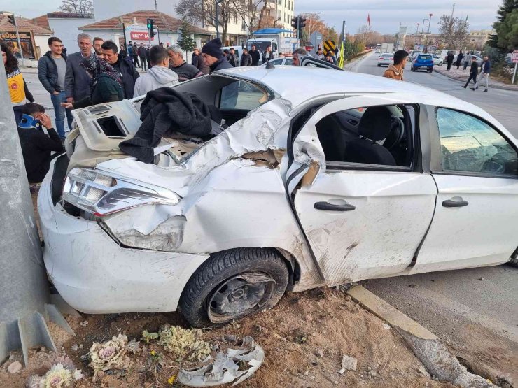 Aksaray’da tır otomobil ile çarpıştı: 5 yaralı